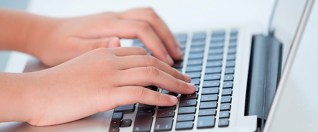 STAHL CraneSystems: person types on the keyboard of a laptop
