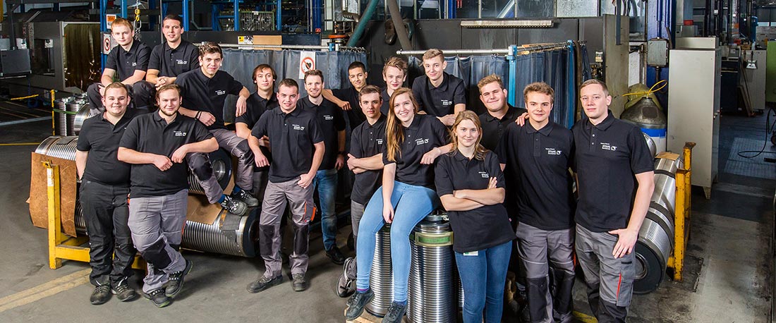 Mitarbeiter von STAHL CraneSystems im Werk in Künzelsau